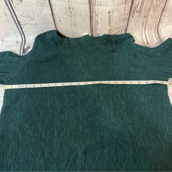 H&M Women's forest green bell Sleeve cold shoulder long sleeve blouse size med - Picture 12 of 13